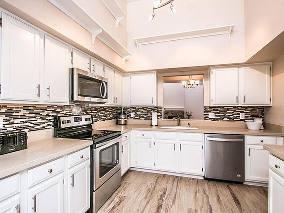 2nd image of 4007 E Lupine Ave