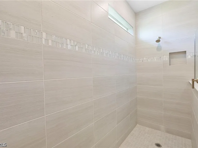 16056 Shoreline Dr — Photo 19