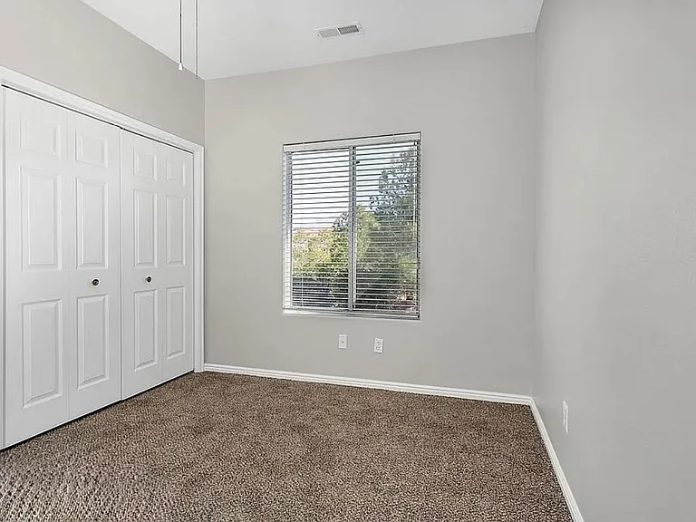686 N 950 W — Photo 11