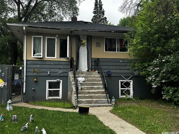 807 Weldon AVENUE, Saskatoon, SK S7M 2V3