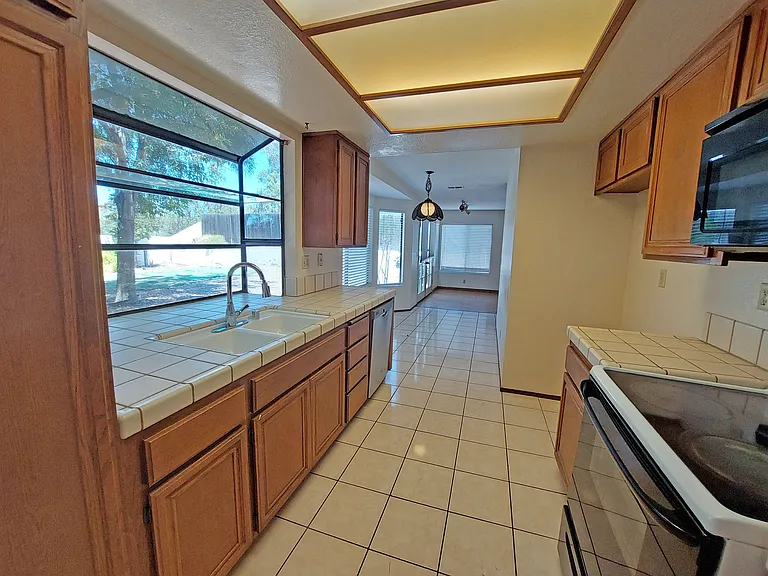 11710 Calle Vivienda — Photo 5