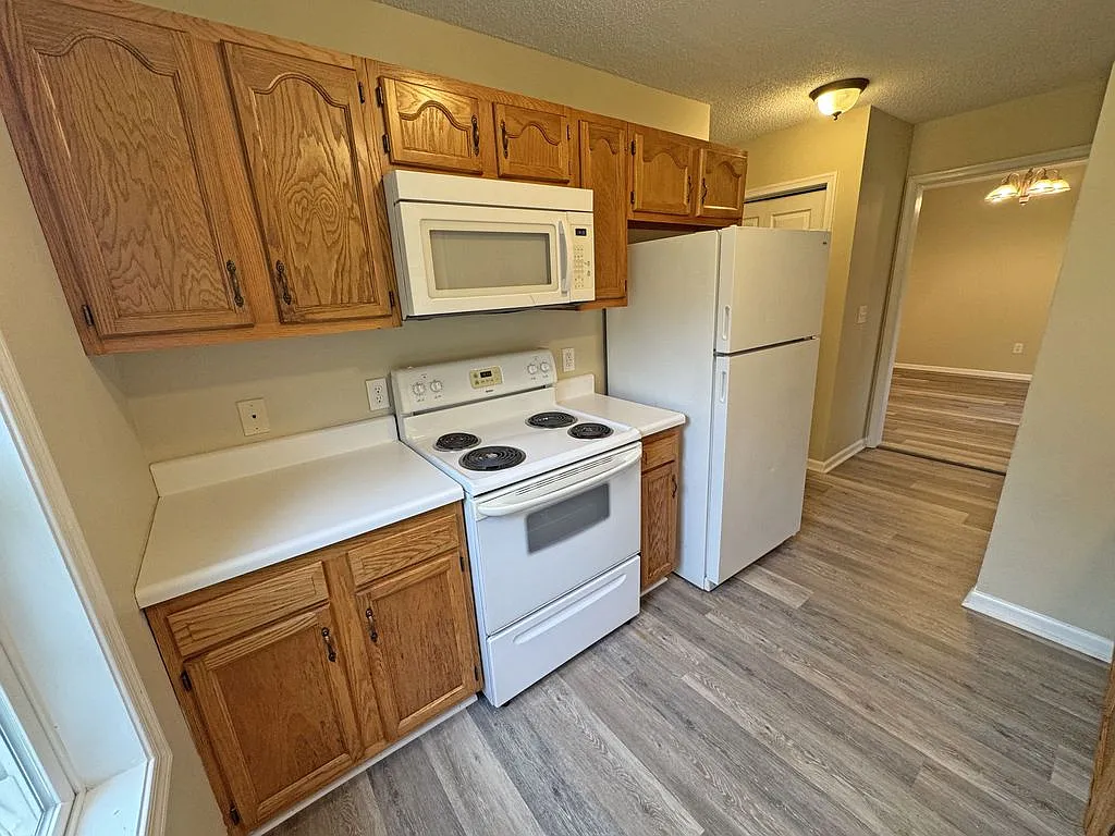 3 bed, 1165 sqft, $1,695 — Photo 4