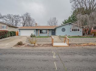 1916 Inverness Dr, Medford, OR 97504