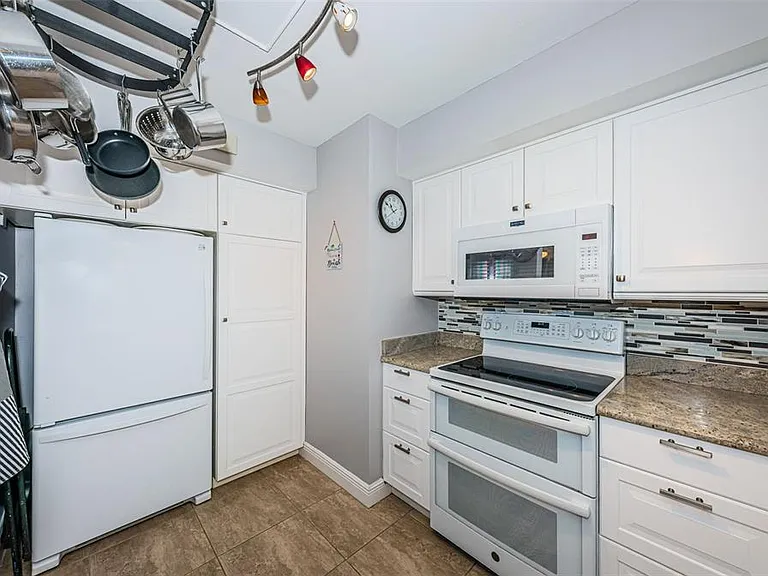 6295 Bahia Del Mar Cir #405 — Photo 3