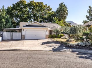 3090 Waterford Ct, Medford, OR 97504