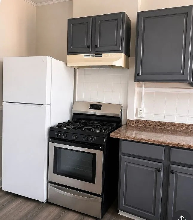 3 bed, 1.0 bath, 1145 sqft, $3,000 — Photo 3