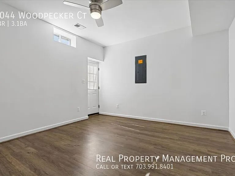 9044 Woodpecker Ct — Photo 30