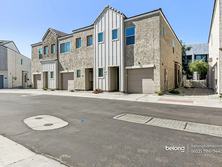 8192 N 22nd Dr — Photo 1