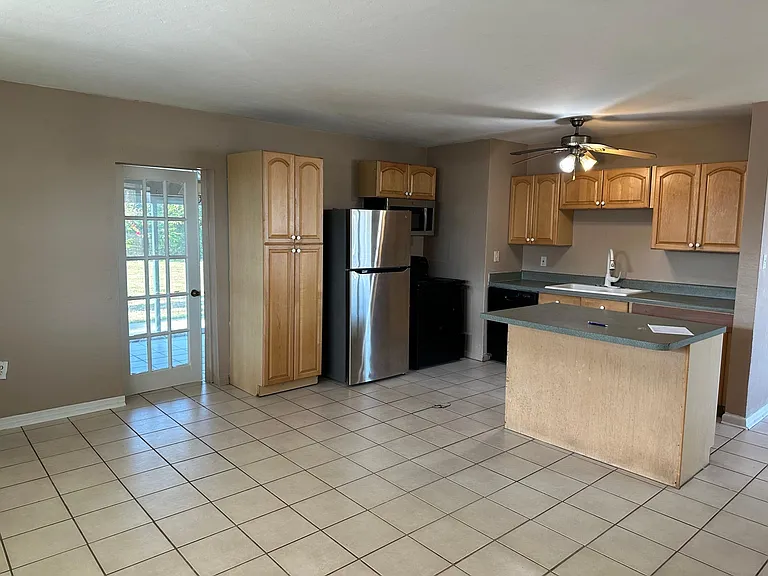 22202 Midway Blvd — Photo 9