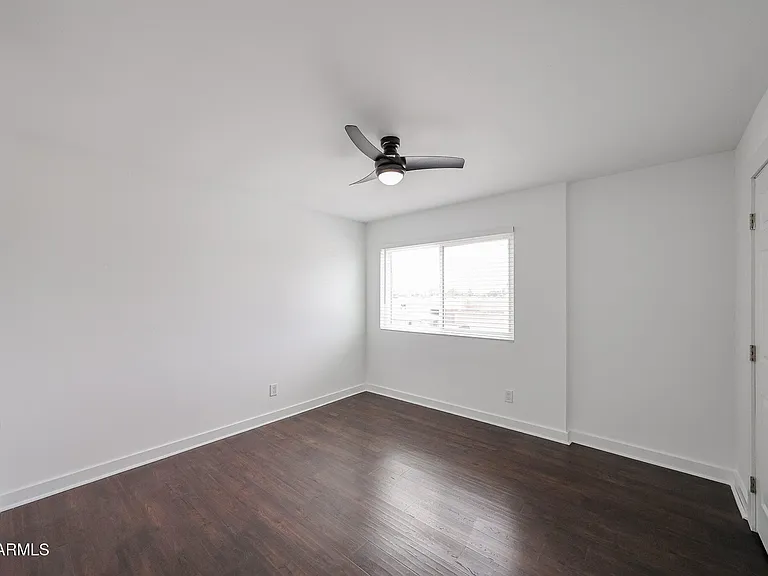 812 W 14th St — Photo 30