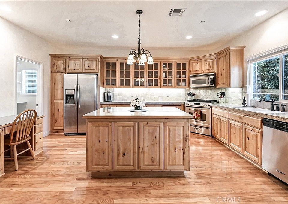 1st image of 27376 Pinewood Dr