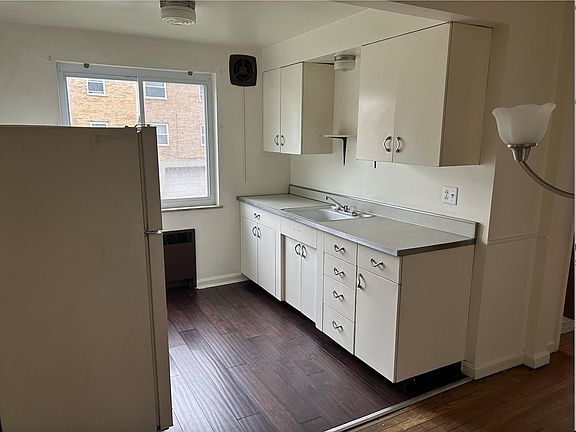 4th image of 3920 E Gatewood Ln APT 1
