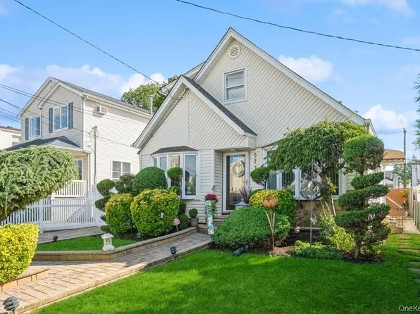 977 Third Avenue, Franklin Square, NY 11010