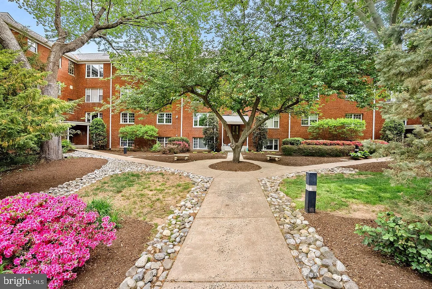 2 bed, 1.0 bath, 840 sqft, $2,650 — Photo 2
