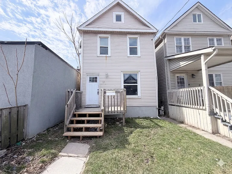 11 Lincoln St — Photo 1