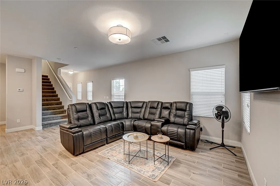 3 bed, 2.5 bath, 1906 sqft, $3,000 — Photo 2