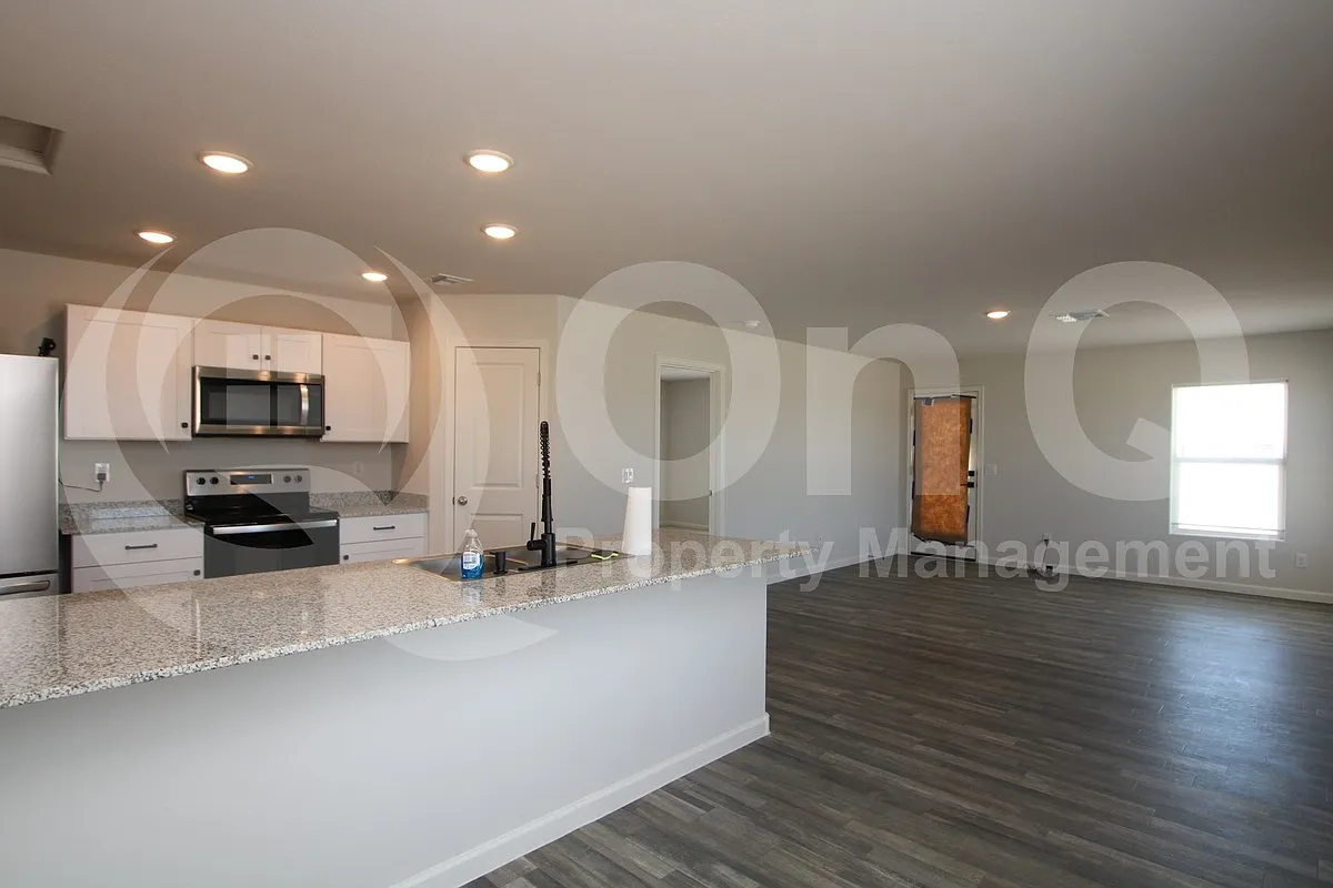 4 bed, 2.0 bath, 1517 sqft, $1,549 — Photo 4