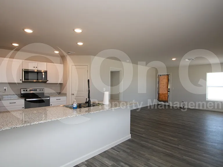 3750 N San Carlos Dr — Photo 4