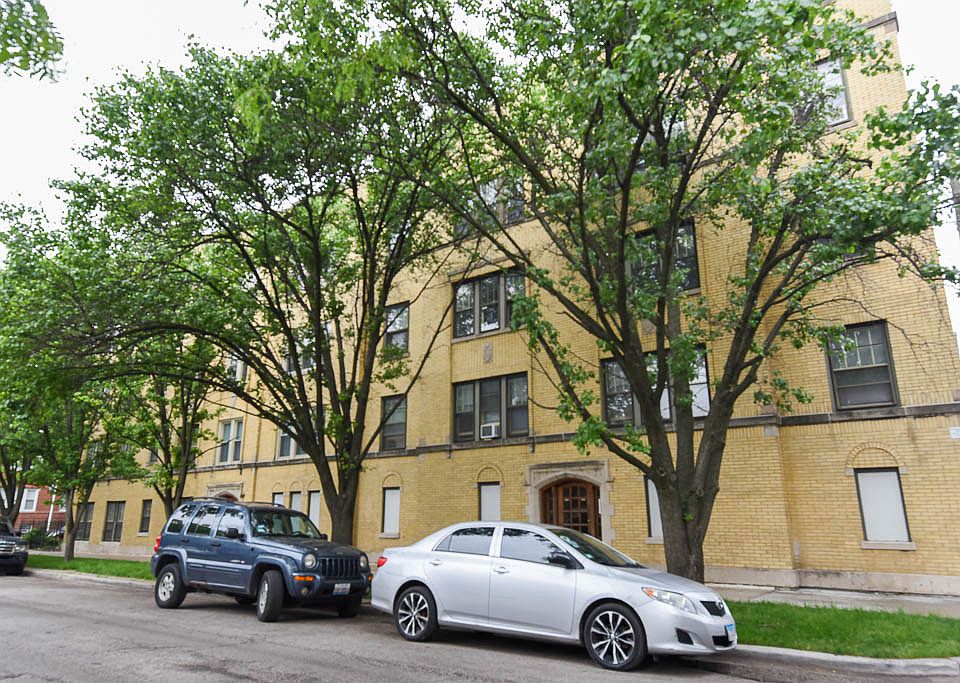 1st image of 2850 W Cullom Ave #3