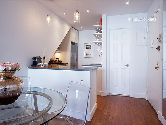 4th image of 424 W 49th St APT 6A