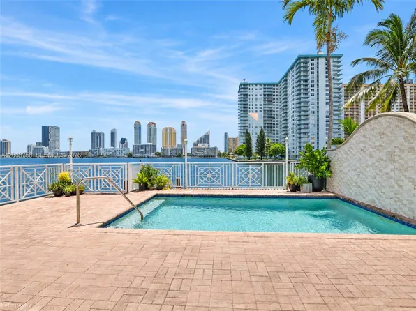3972 NE 171st St, North Miami Beach, FL 33160