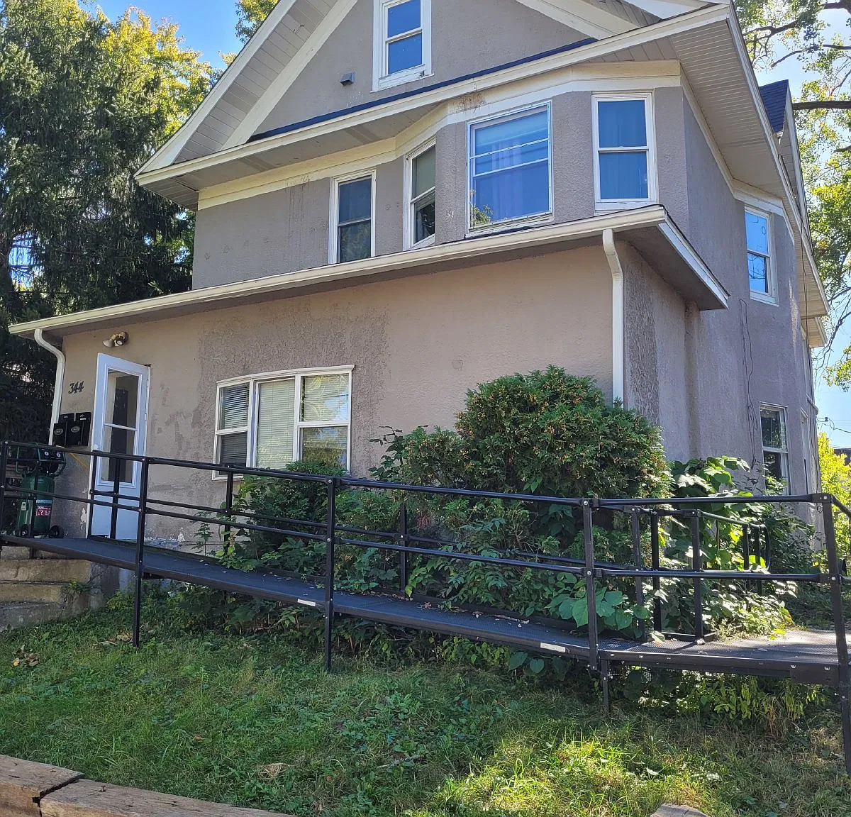 2 bed, 1.0 bath, 1157 sqft, $1,600 — Photo 1