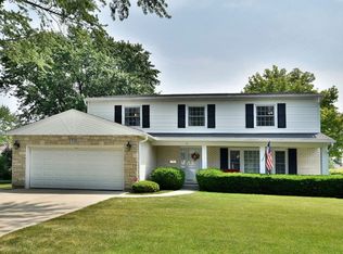 1715 N Stratford Rd, Arlington Heights, IL 60004