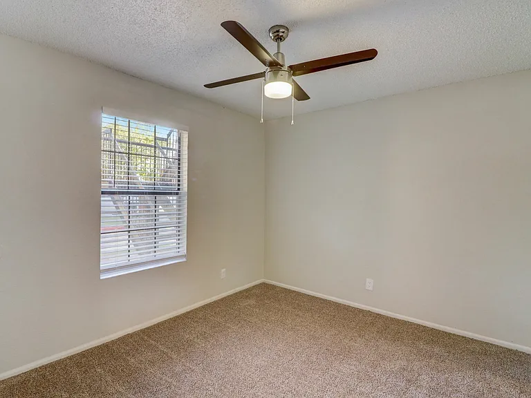 22-web-or-mls-Lake Park Rd-022