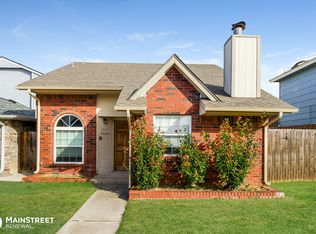 2102 Parkview Dr, Moore, OK 73170