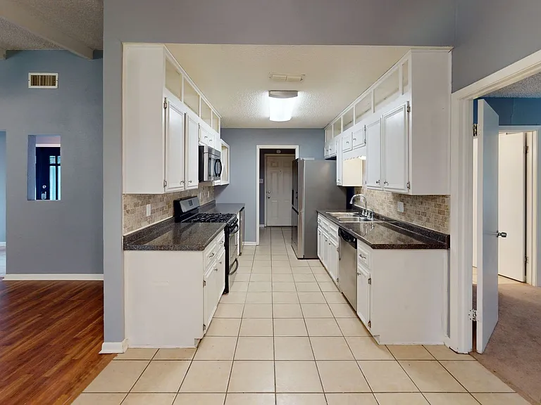 1404 E Vardeman Ave — Photo 7