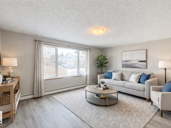 2112 104b St NW, Edmonton, AB T6J 5G8