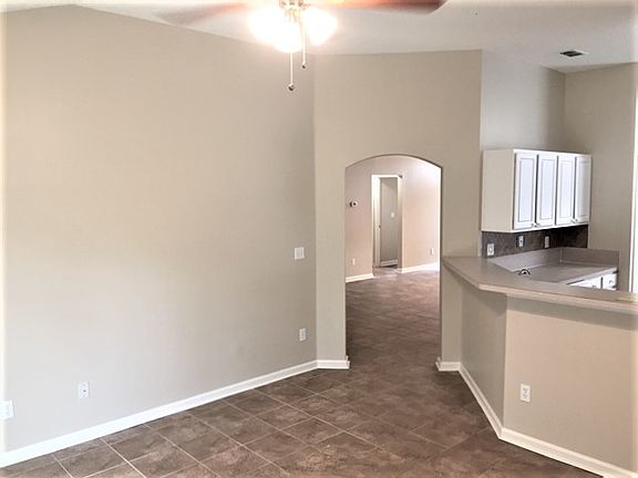 5th image of 853 Mackenzie Cir
