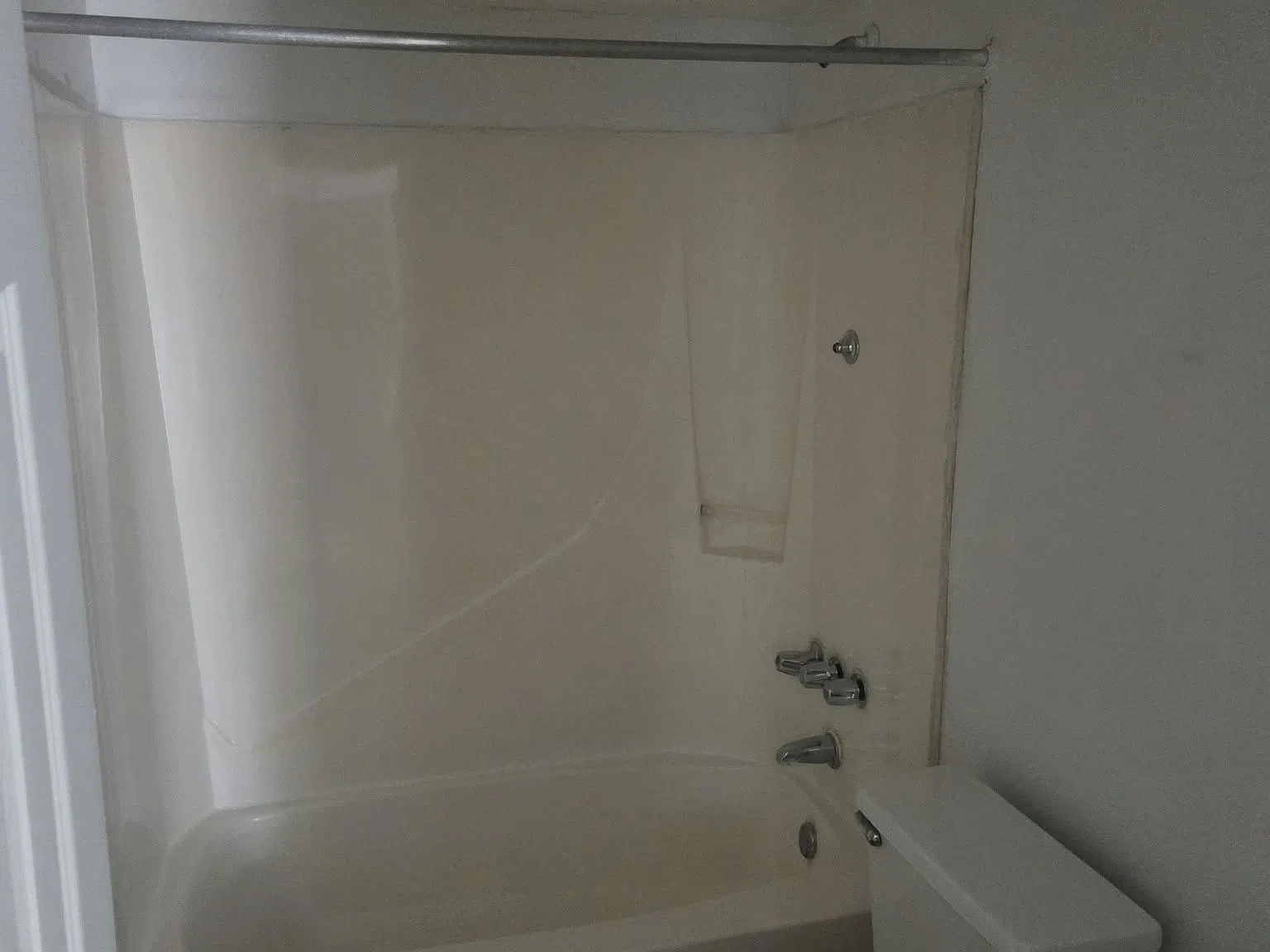2 bed, 1.5 bath, 800 sqft, $1,025 — Photo 3