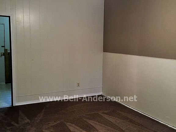 3rd image of 18714 SE Auburn Black Diamond Rd