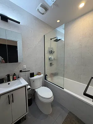 Bathroom, photo 1