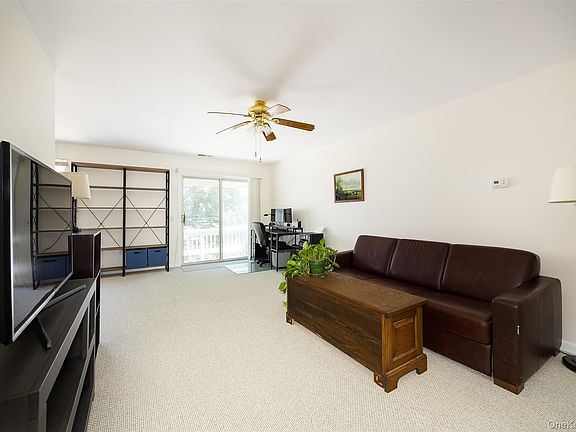 4th image of 302 Commons Way #G