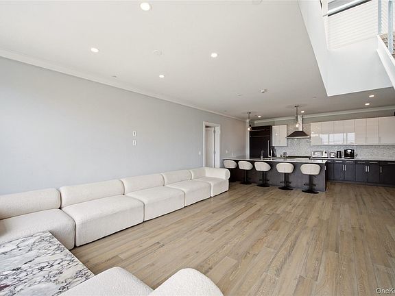 4th image of 100 Garvies Point Road #1311