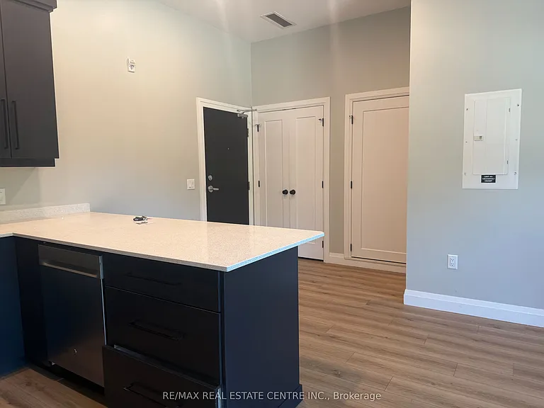 8 Main St S #4 — Photo 17