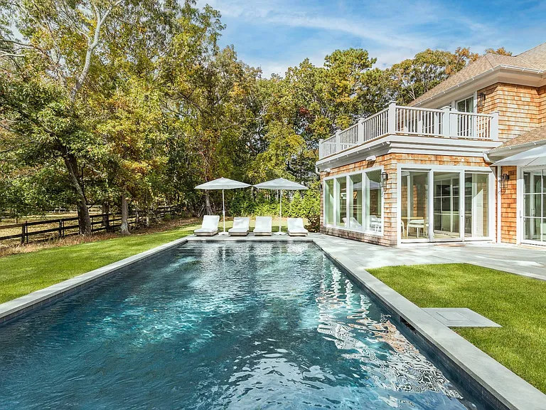 9 Rose Ave — Photo 24