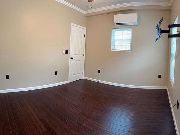 5th image of 4738 Hillcrest Ave #B