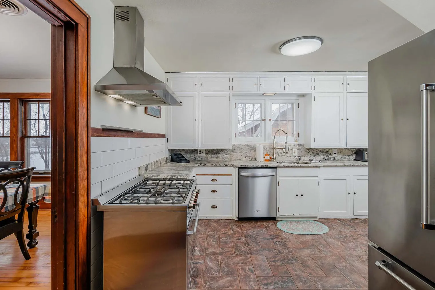 5 bed, 2.0 bath, 3498 sqft, $3,130 — Photo 4