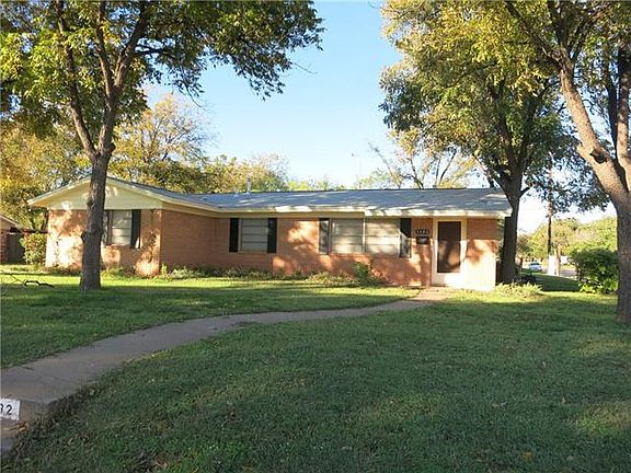 2nd image of 1482 Rosewood Dr