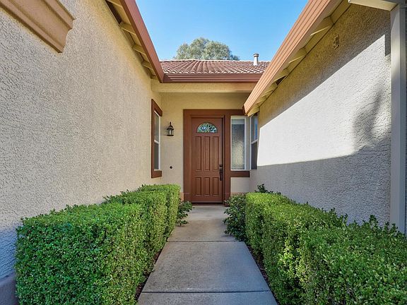 3rd image of 405 Lowell Ct