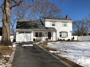 15 Elkin Dr, Middle Island, NY