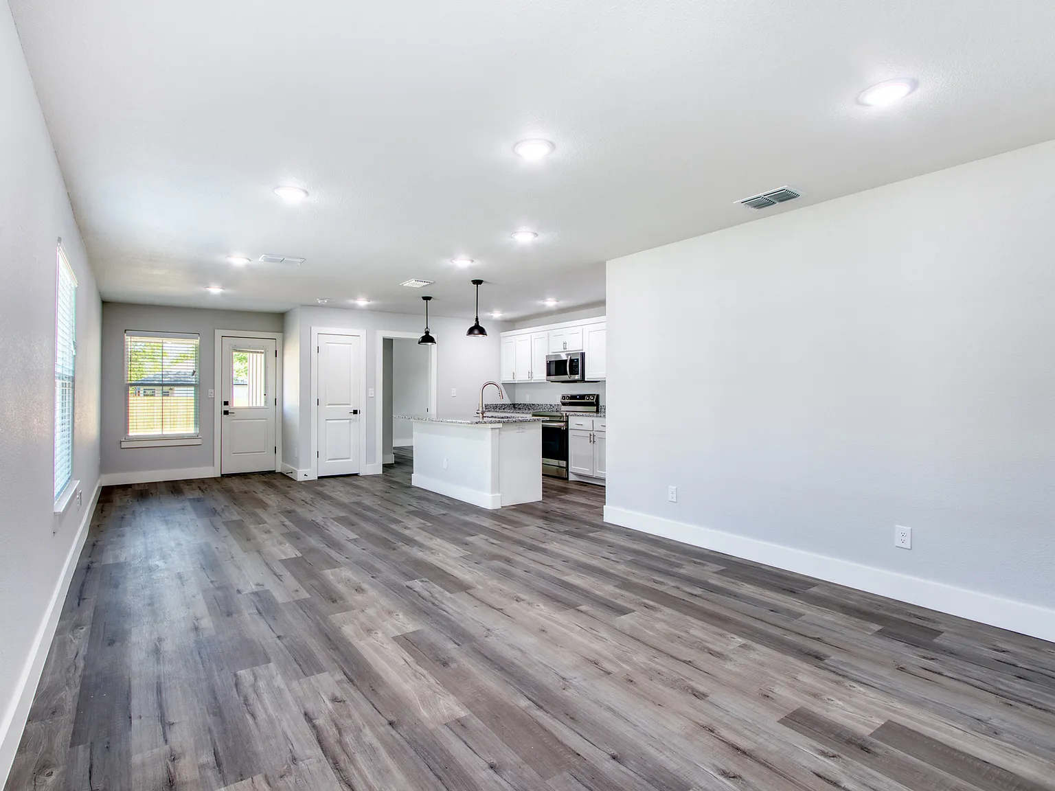 3 bed, 1215 sqft, $1,650 — Photo 3