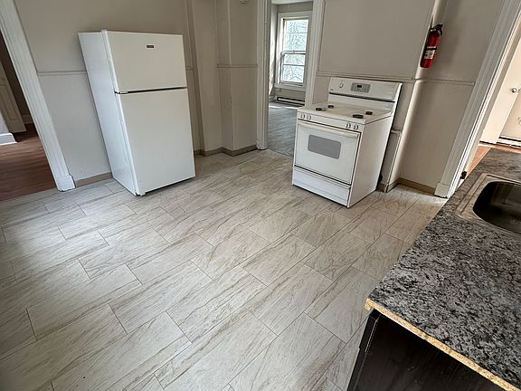 3rd image of 191 Cooke St #2