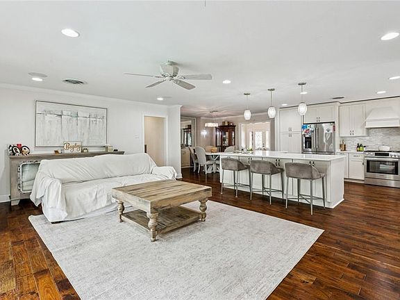 3rd image of 4700 Cleveland Pl