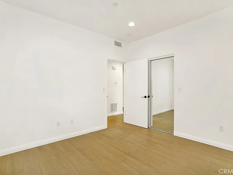 5729 N Willow Crest Ave #5729 — Photo 13