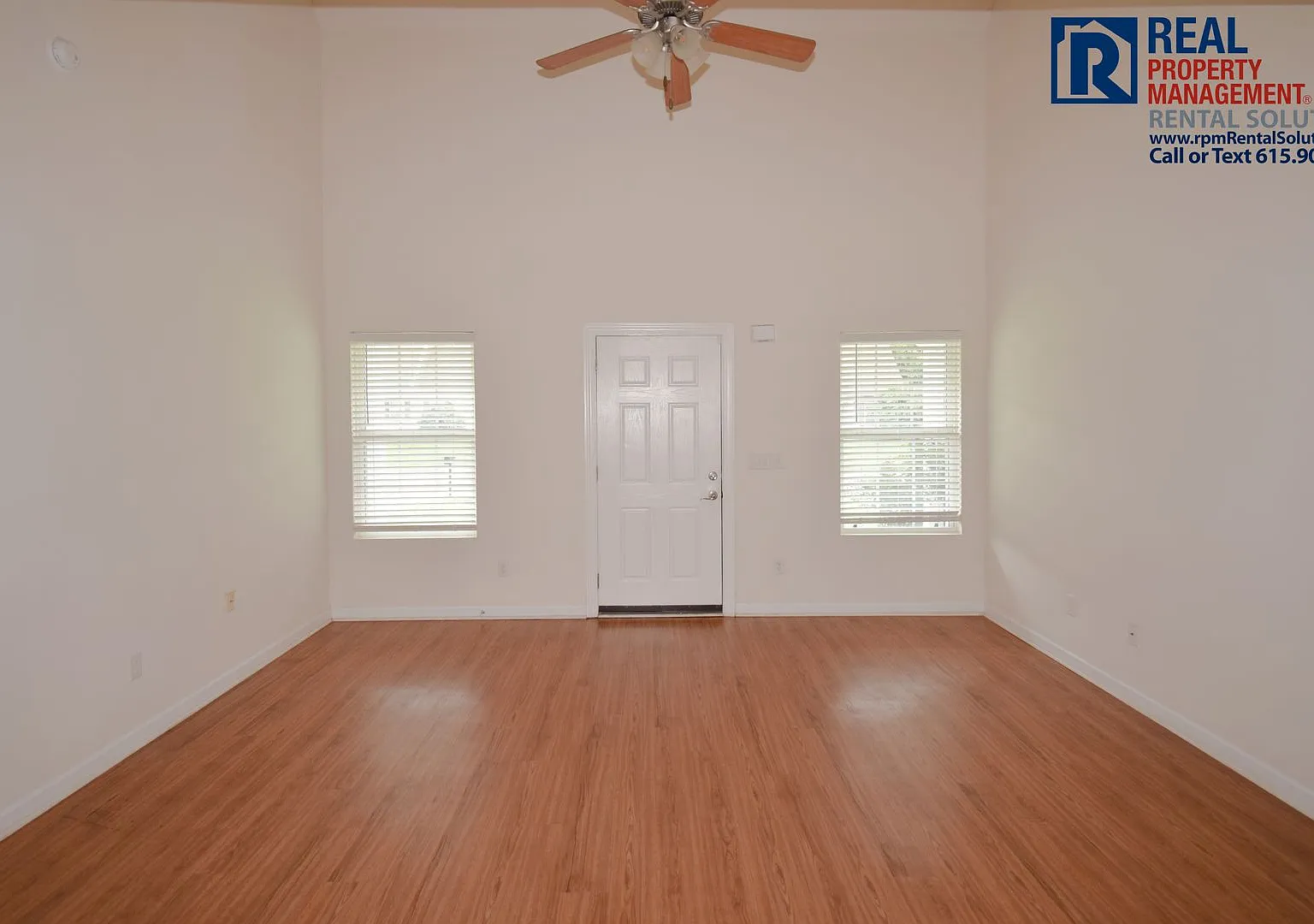 All one level 5bd 3ba home with attached garage! — Photo 3