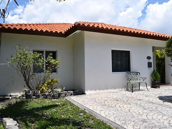 2nd image of 2534 SW 26th Ave #2534